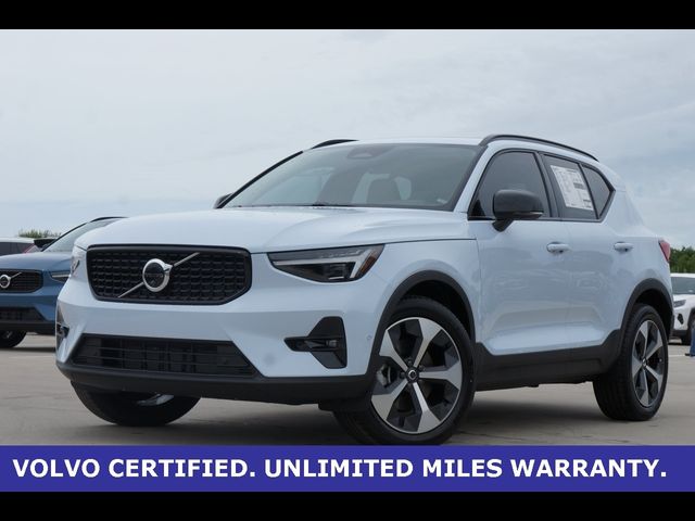 2025 Volvo XC40 Plus Dark Theme