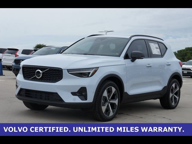 2025 Volvo XC40 Plus Dark Theme