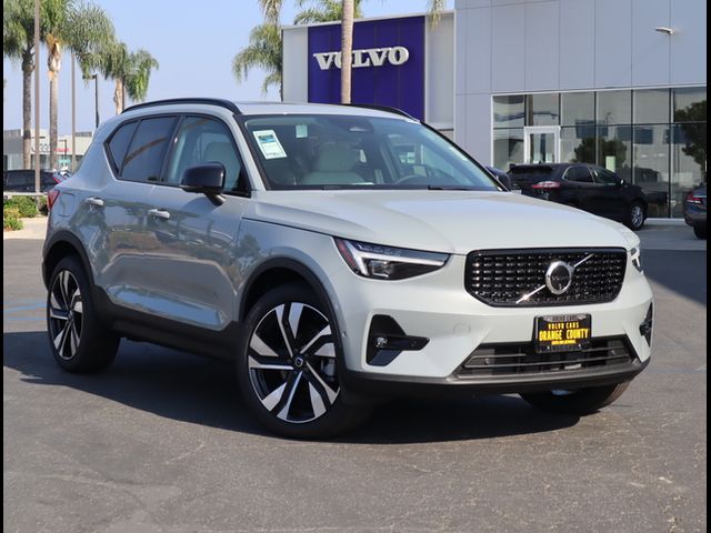 2025 Volvo XC40 Plus Dark Theme