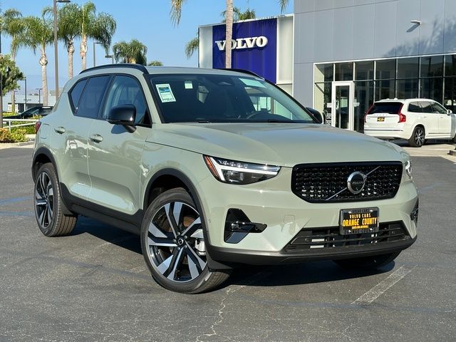 2025 Volvo XC40 Plus Dark Theme