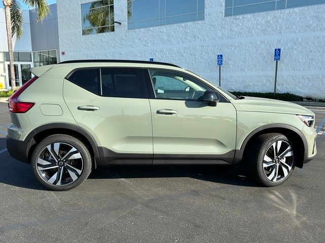 2025 Volvo XC40 Plus Dark Theme