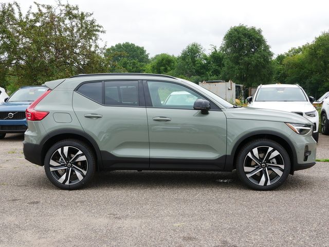 2025 Volvo XC40 Plus Dark Theme