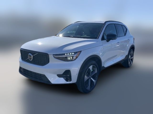 2025 Volvo XC40 Plus Dark Theme