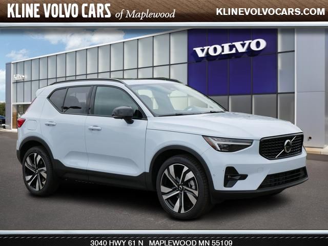 2025 Volvo XC40 Plus Dark Theme