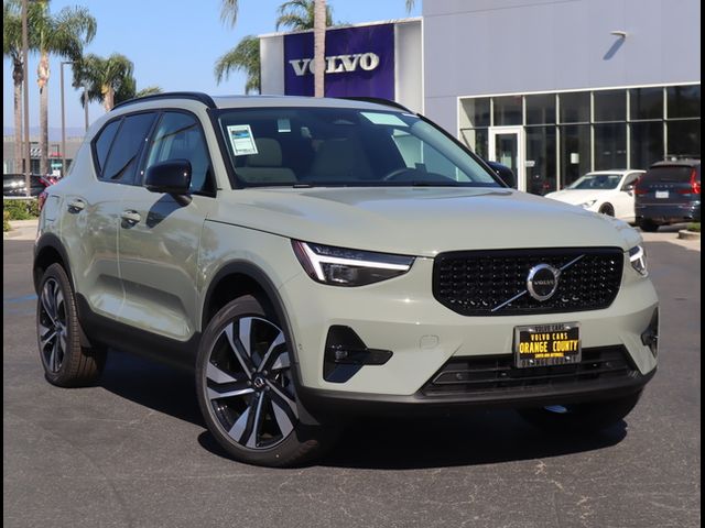 2025 Volvo XC40 Plus Dark Theme