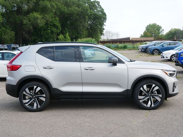 2025 Volvo XC40 Plus Dark Theme