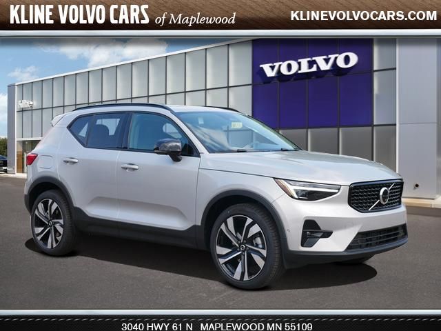 2025 Volvo XC40 Plus Dark Theme