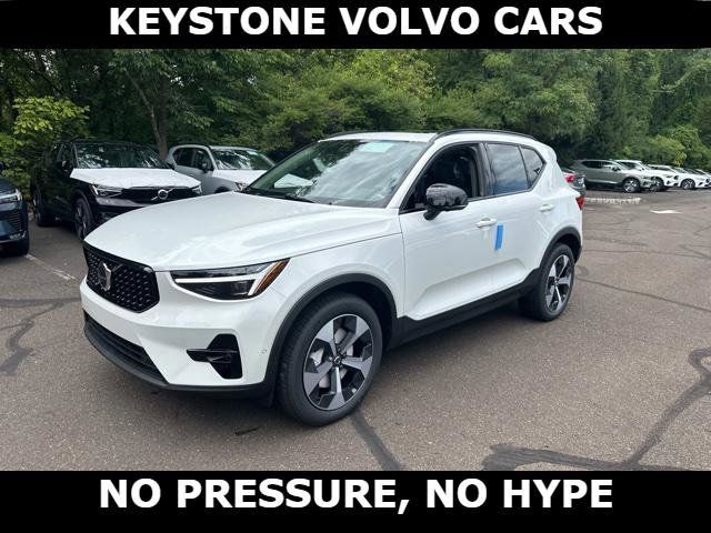 2025 Volvo XC40 Plus Dark Theme