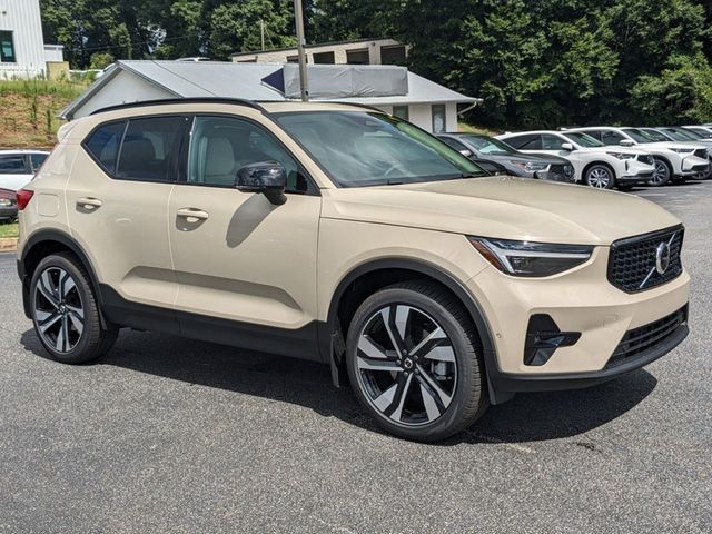 2025 Volvo XC40 Plus Dark Theme