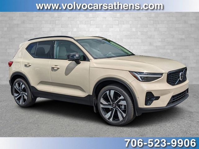 2025 Volvo XC40 Plus Dark Theme