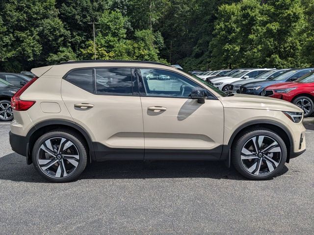 2025 Volvo XC40 Plus Dark Theme