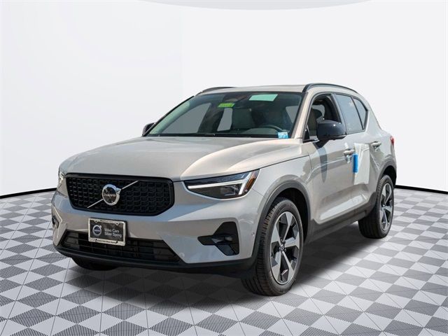 2025 Volvo XC40 Plus Dark Theme