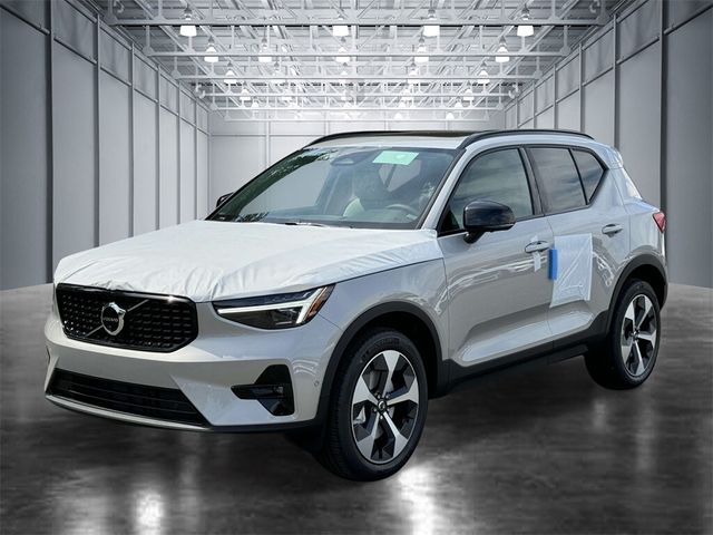 2025 Volvo XC40 Plus Dark Theme