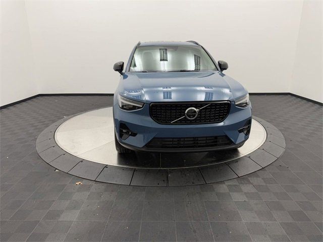 2025 Volvo XC40 Plus Dark Theme