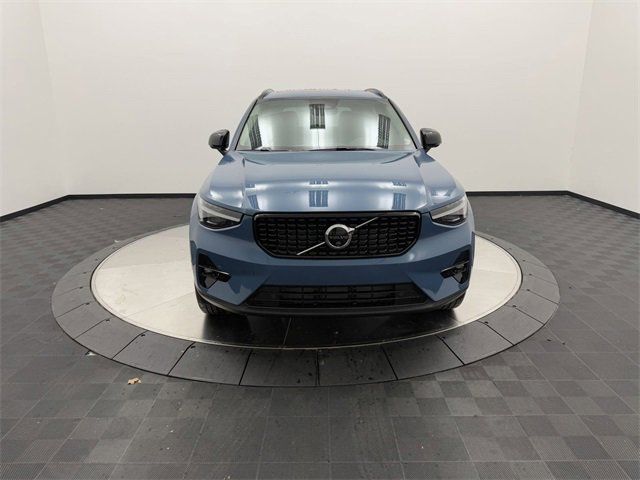 2025 Volvo XC40 Plus Dark Theme