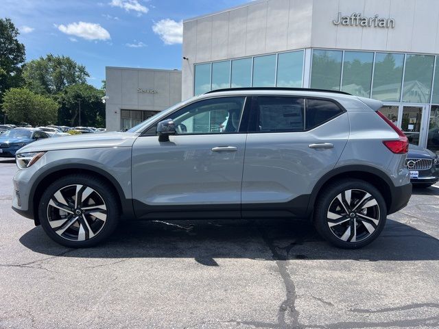 2025 Volvo XC40 Plus Dark Theme