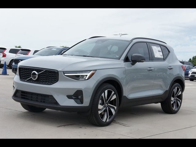 2025 Volvo XC40 Plus Dark Theme