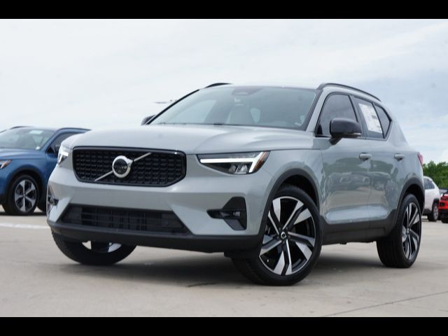 2025 Volvo XC40 Plus Dark Theme