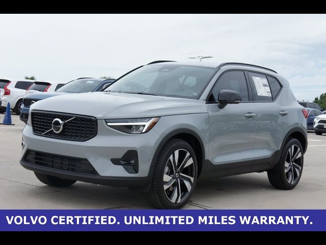 2025 Volvo XC40 Plus Dark Theme