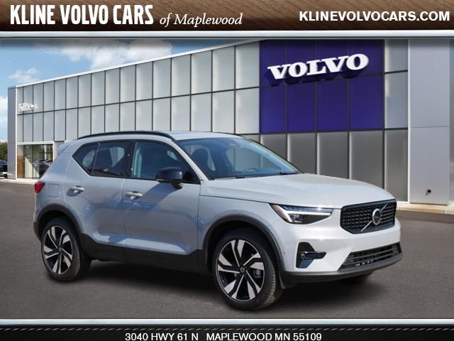 2025 Volvo XC40 Plus Dark Theme