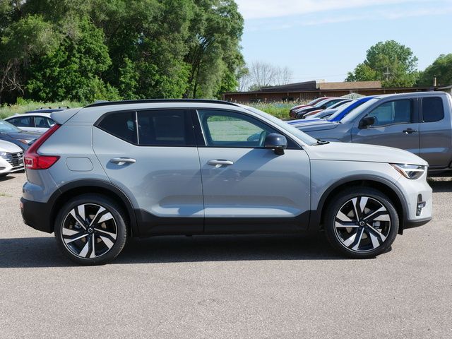 2025 Volvo XC40 Plus Dark Theme