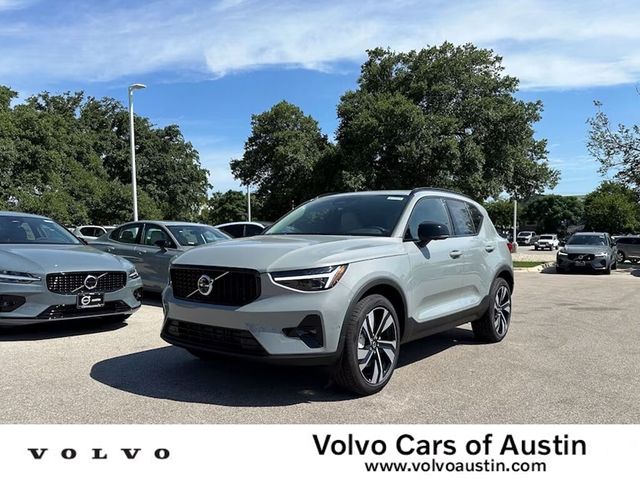 2025 Volvo XC40 Plus Dark Theme