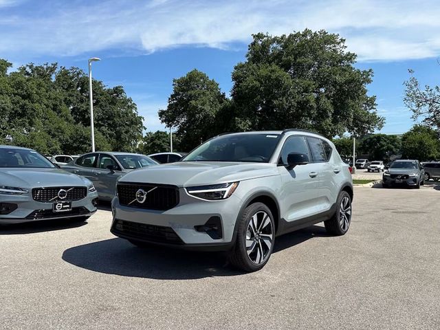 2025 Volvo XC40 Plus Dark Theme