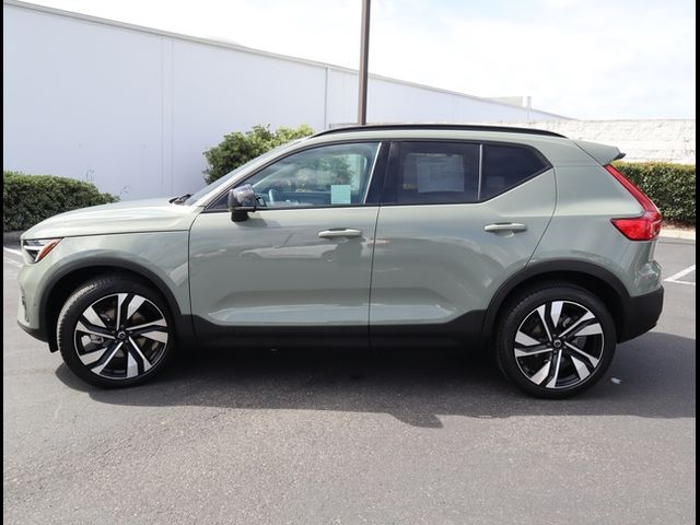 2025 Volvo XC40 Plus Dark Theme