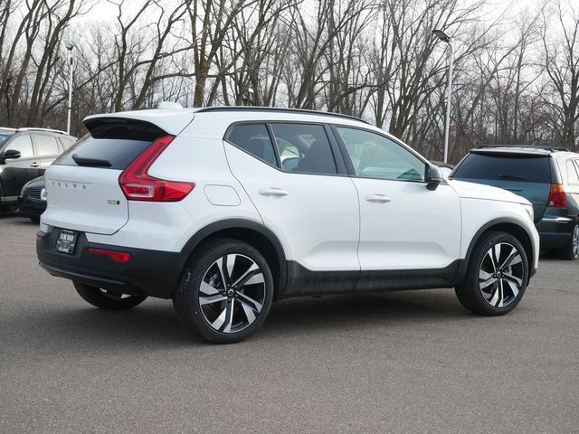 2025 Volvo XC40 Plus Dark Theme