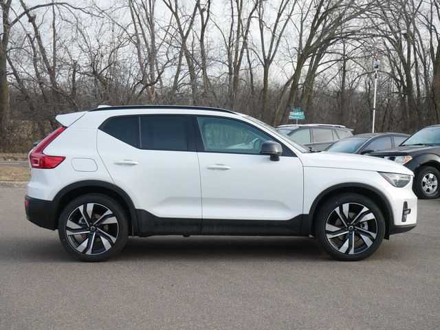 2025 Volvo XC40 Plus Dark Theme