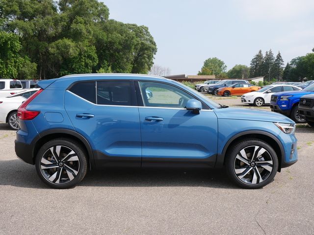 2025 Volvo XC40 Plus Bright Theme