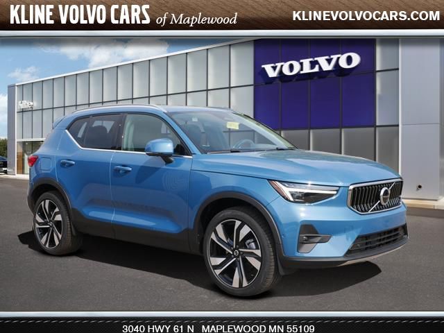 2025 Volvo XC40 Plus Bright Theme