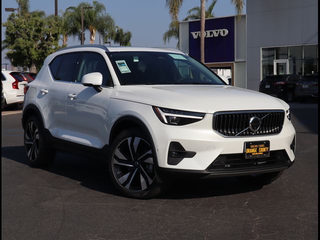 2025 Volvo XC40 Plus Bright Theme