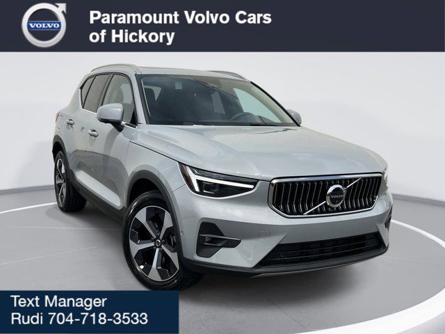 2025 Volvo XC40 Plus Bright Theme