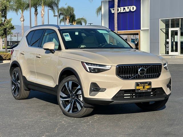 2025 Volvo XC40 Plus Bright Theme