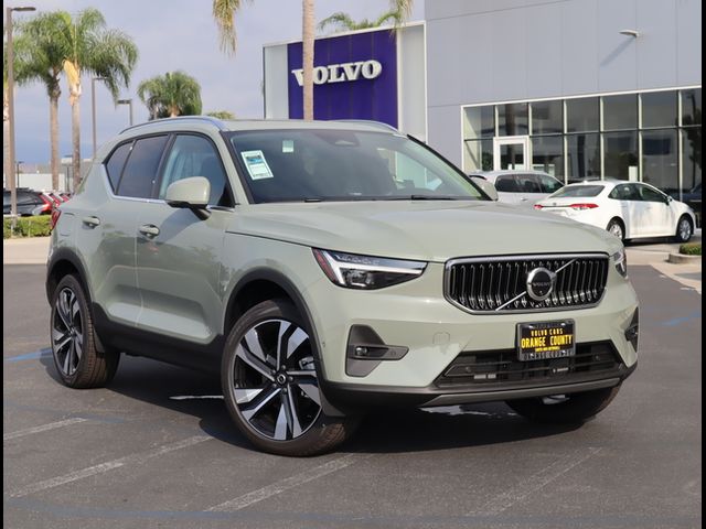 2025 Volvo XC40 Plus Bright Theme