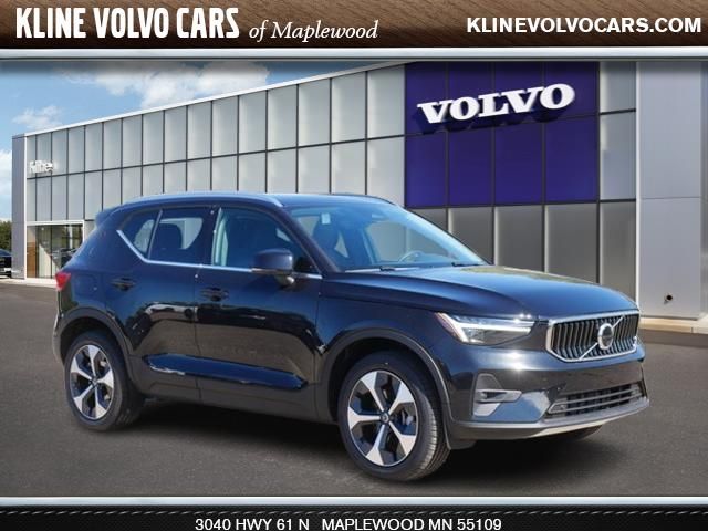 2025 Volvo XC40 Plus Bright Theme