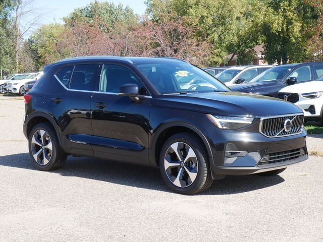 2025 Volvo XC40 Plus Bright Theme