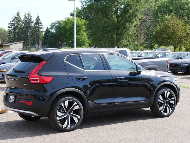 2025 Volvo XC40 Plus Bright Theme