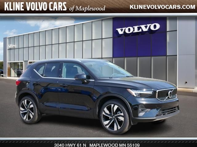 2025 Volvo XC40 Plus Bright Theme