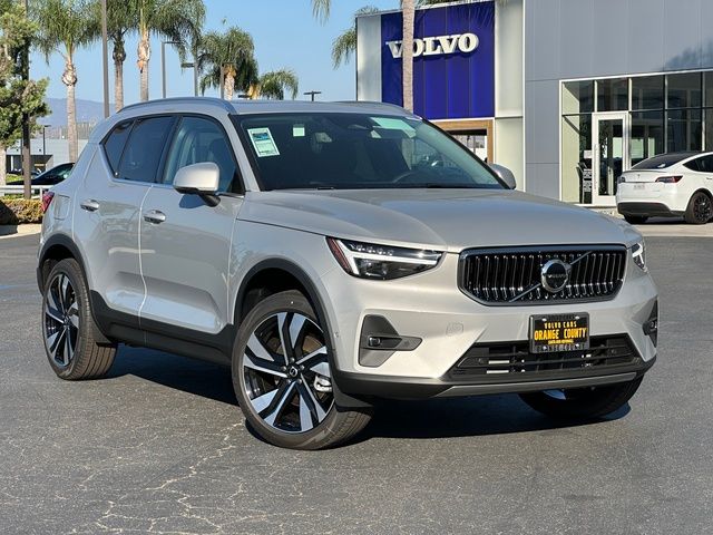 2025 Volvo XC40 Plus Bright Theme