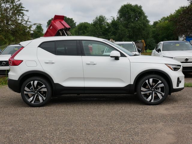 2025 Volvo XC40 Plus Bright Theme