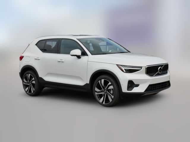2025 Volvo XC40 Plus Bright Theme