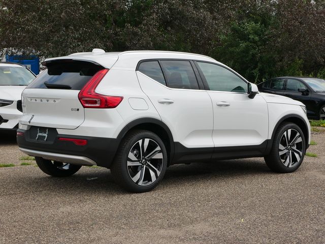 2025 Volvo XC40 Plus Bright Theme