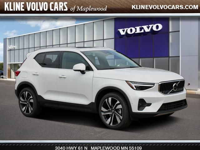 2025 Volvo XC40 Plus Bright Theme