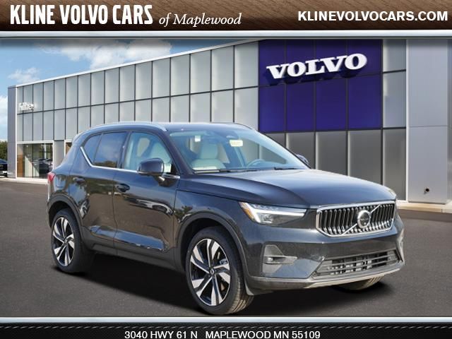 2025 Volvo XC40 Plus Bright Theme