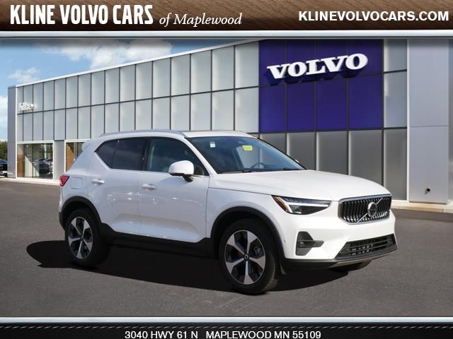 2025 Volvo XC40 Plus Bright Theme