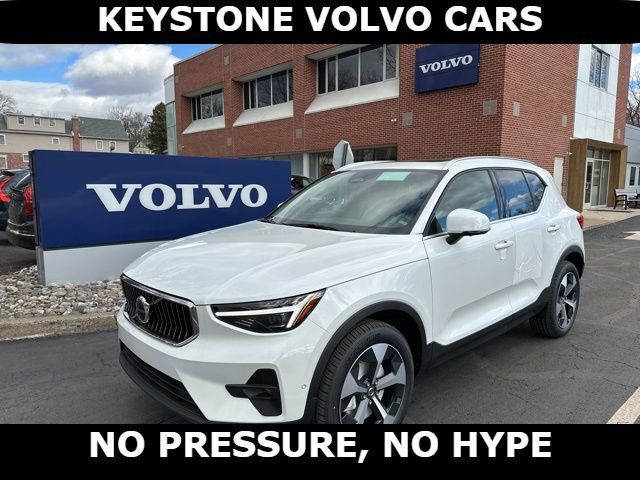 2025 Volvo XC40 Plus Bright Theme