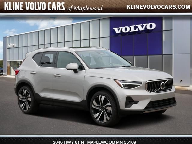 2025 Volvo XC40 Plus Bright Theme