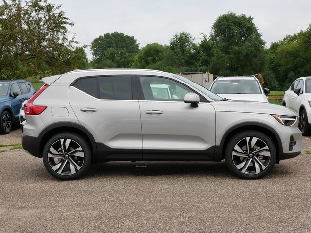 2025 Volvo XC40 Plus Bright Theme